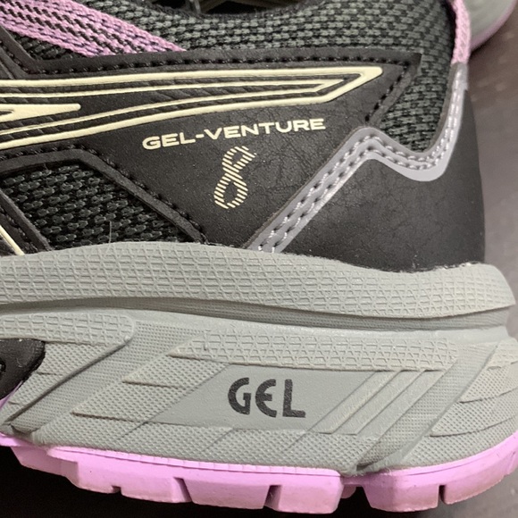 Gently Used - only worn once - too small - - Picture 4 of 5